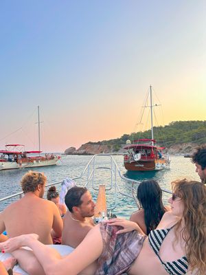 BOAT TOUR